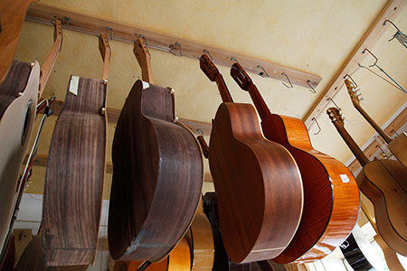 Gitarrenlager von FSH, Hubert Rumohr, Gitarrenverkauf Hamburg